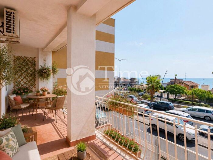 Appartamento trilocale in affitto in Via del Ponte, Guardia Li Cuti, Catania