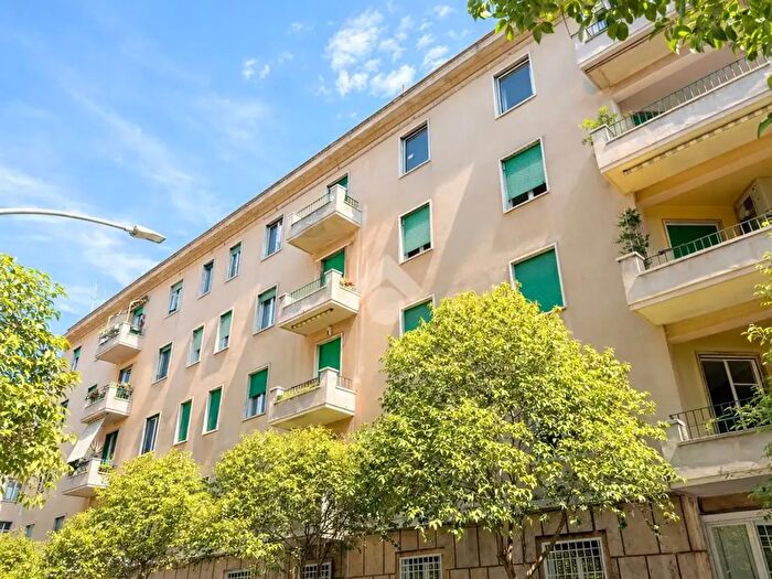 Appartamento con 5 locali in vendita in Via Amiterno, Roma