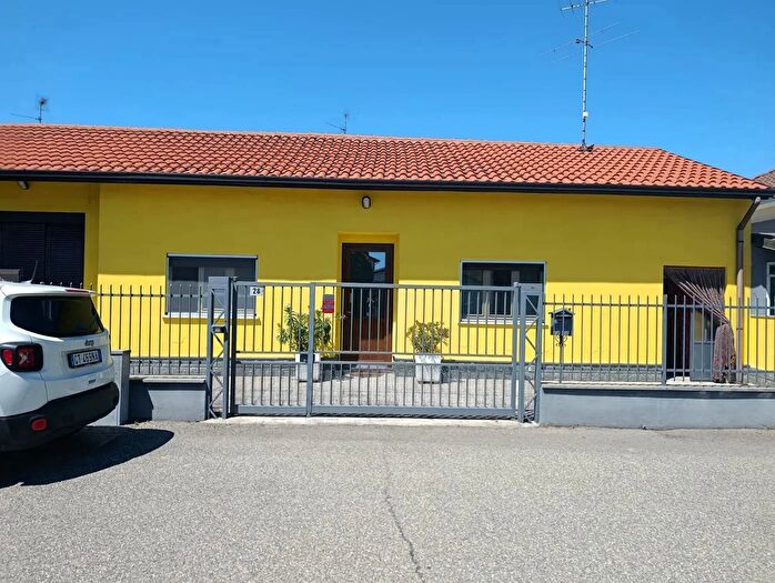 Casa quadrilocale in vendita in Via Rosasco, Robbio