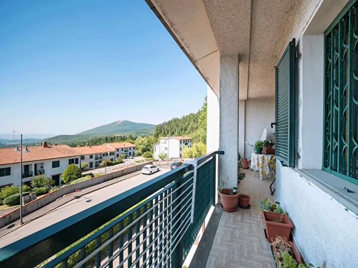 Appartamento con 5 locali in vendita in Calenzano