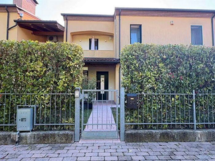 Casa quadrilocale in vendita in Via Piazza Vecchia, Campiglia Dei Berici