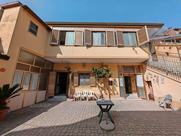 Casa quadrilocale in vendita in Via Nino Bixio, Caserta