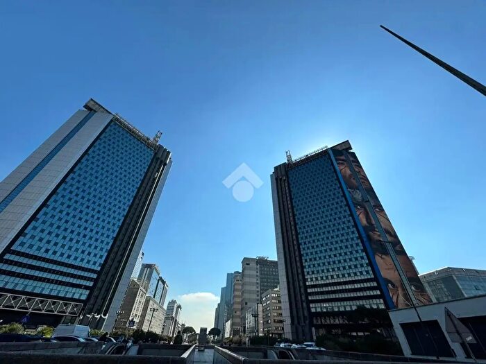 Appartamento trilocale in vendita in Via Padova, Napoli