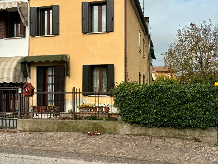 Casa trilocale in vendita in Via Unità dItalia, Pernumia