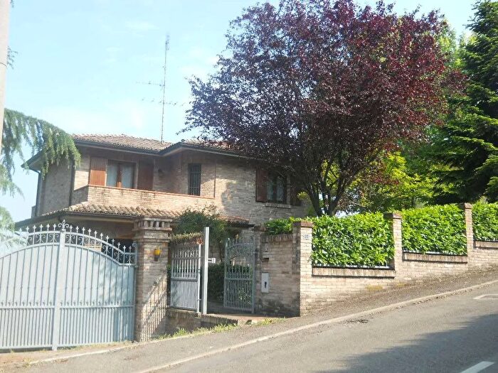 Casa con 6 locali in vendita in Maranello