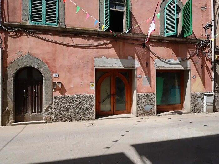Appartamento con 6 locali in vendita in Castelfranco Di Sotto