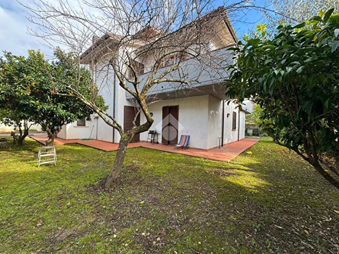 Casa con 10 locali in vendita in Via C Monteverdi, Montecatini Terme