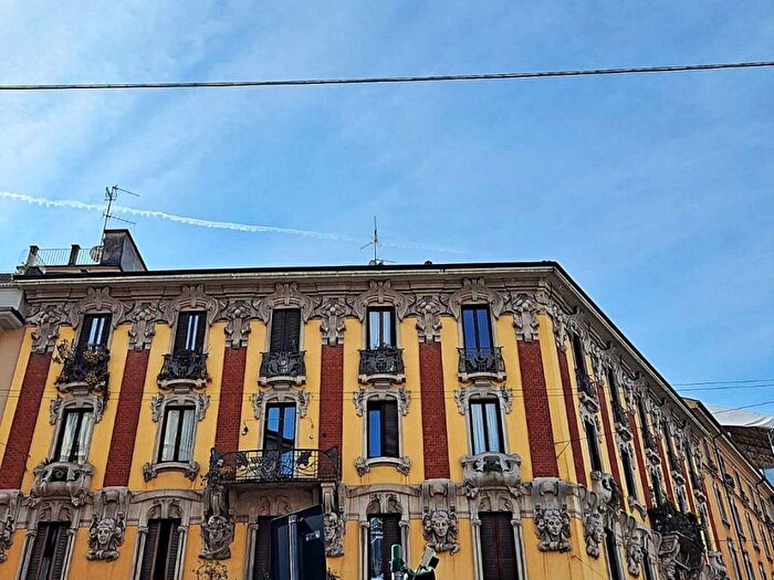 Appartamento trilocale in affitto in Via Achille Maiocchi, Morgagni, Milano