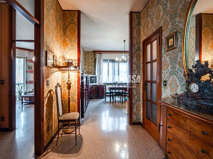 Appartamento trilocale in vendita in Via Giosuè Carducci, Trezzano Sul Naviglio