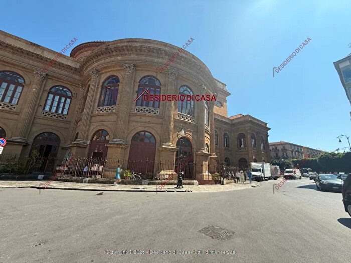 Appartamento bilocale in vendita in Piazza Casa Professa Albergheria I Circoscrizione Palermo Sicilia Italia, Palermo