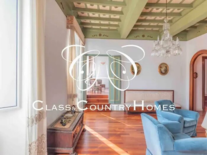 Appartamento con 5 locali in vendita in Via Giulia, Roma