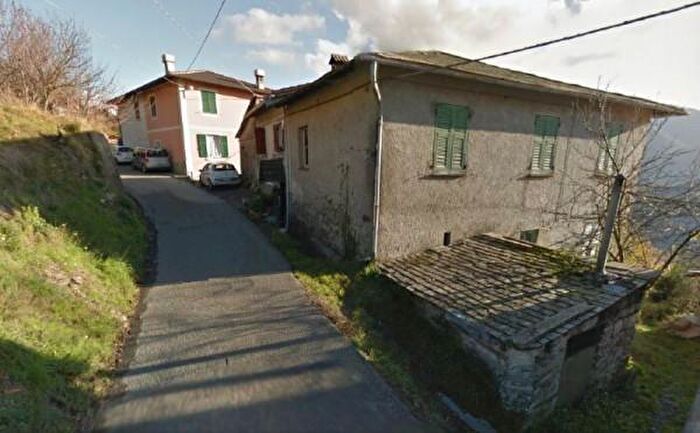Casa con 6 locali in vendita in Via Lavaggi, Moconesi