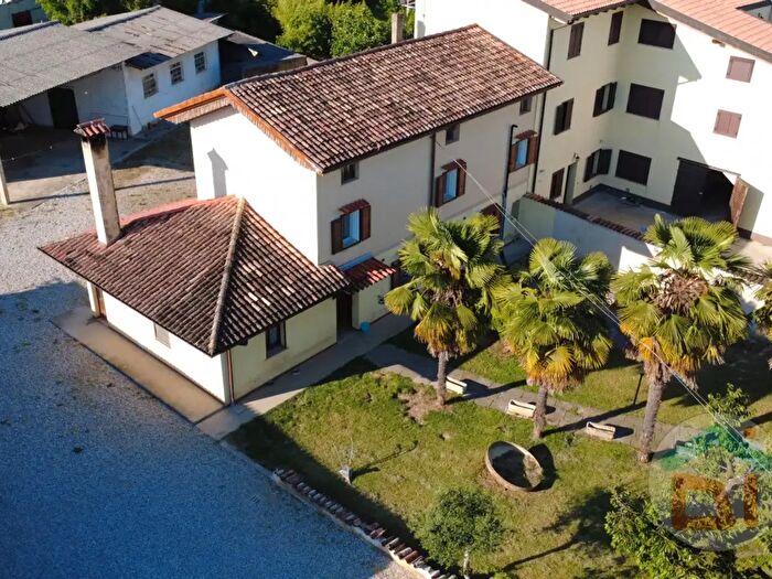 Casa quadrilocale in vendita in Via Cesare Battisti, Visco
