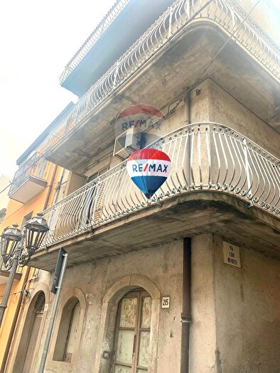 Casa con 10 locali in vendita in Via Ciro Menotti, Francavilla Di Sicilia