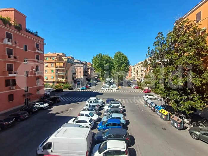 Appartamento trilocale in vendita in Giunchiglie, Roma