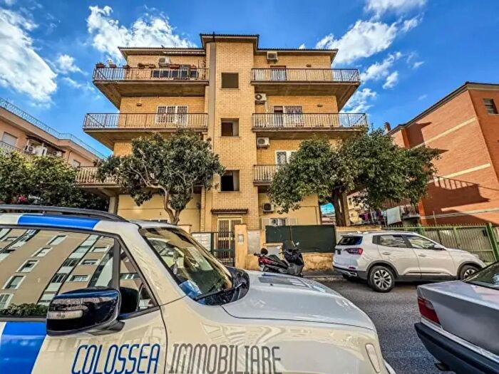 Appartamento trilocale in vendita in Via Matilde Serao, Roma