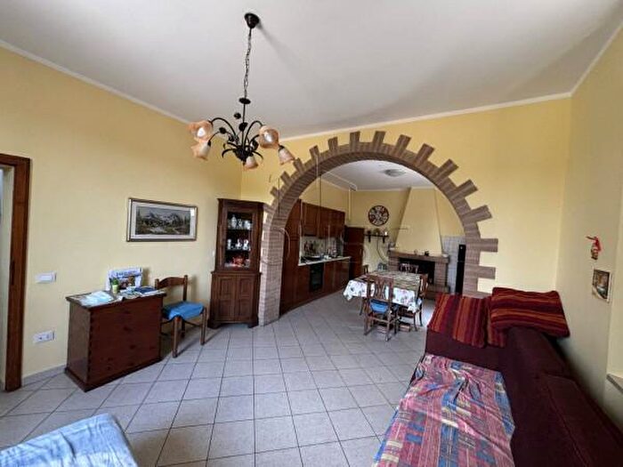 Appartamento con 6 locali in vendita in Strada San Giovanni del Pantano, Perugia