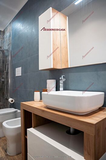 Appartamento trilocale in vendita in Via Lincoln Palermo, Palermo