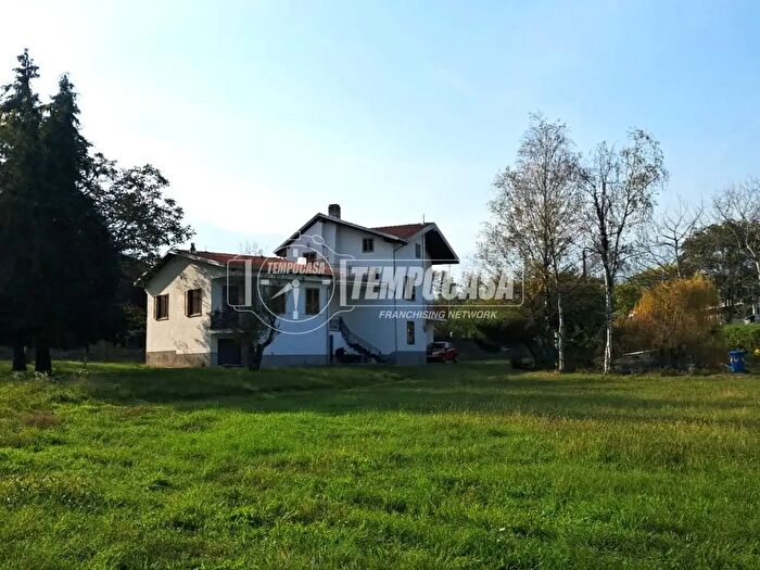Appartamento con 8 locali in vendita in Via Lanzo, Val Della Torre