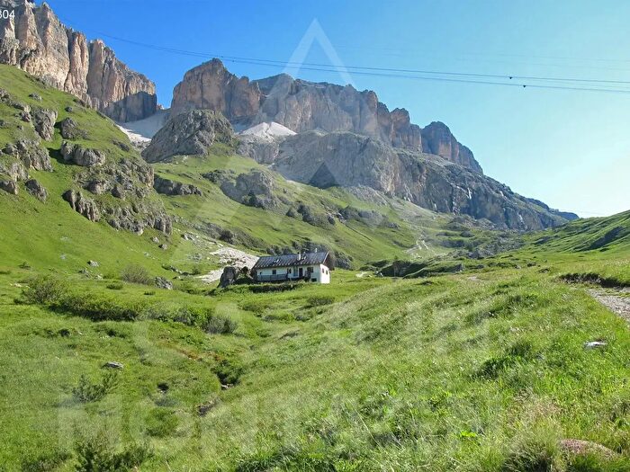 Casa con 6 locali in vendita in Canazei
