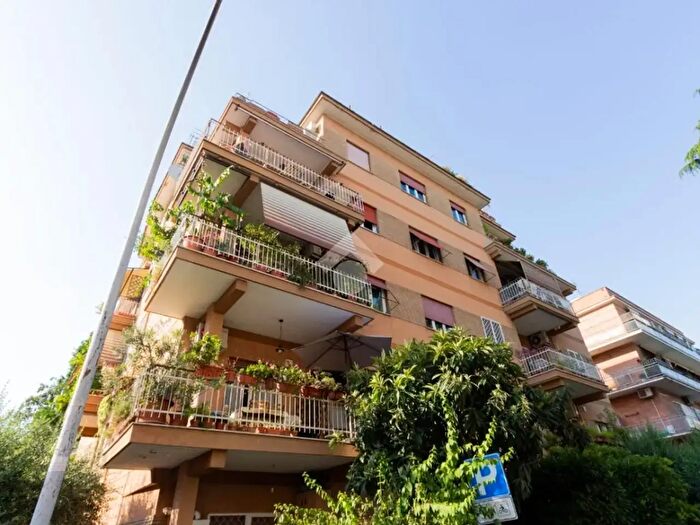 Appartamento bilocale in vendita in Via Monte Zeda, Roma