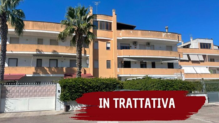 Appartamento trilocale in vendita in Via Giovanni Falcone, Lizzanello