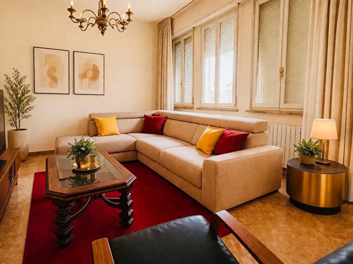Appartamento con 6 locali in vendita in Via Corazzi, Livorno