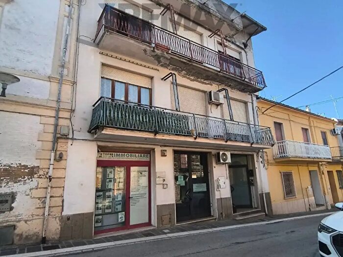 Appartamento con 7 locali in vendita in Corso Duca degli Abruzzi, Cupello
