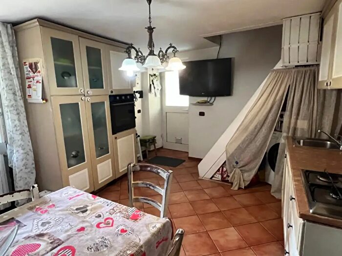 Casa con 5 locali in vendita in a Capannelle, Massa