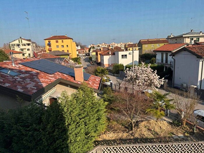 Appartamento quadrilocale in affitto in Marghera Catene, Venezia
