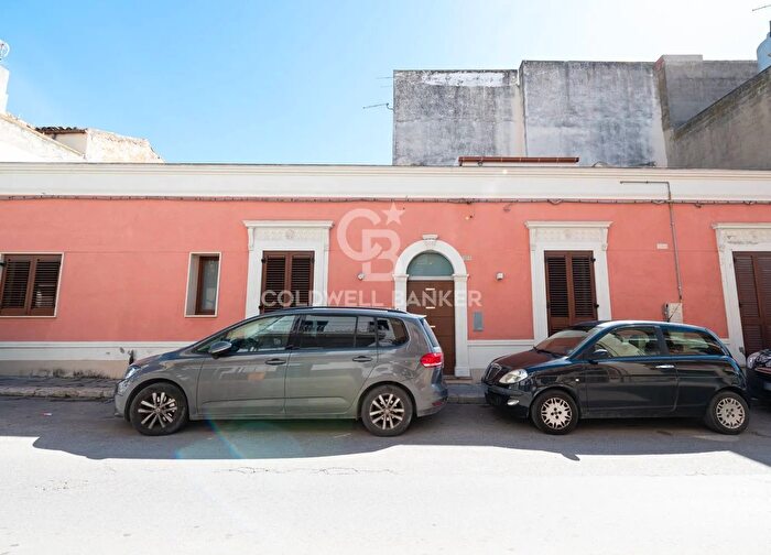 Casa con 7 locali in vendita in Via Garibaldi, Vittoria