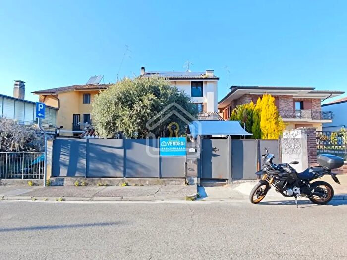 Casa con 7 locali in vendita in Piazza Nuova, Pocenia