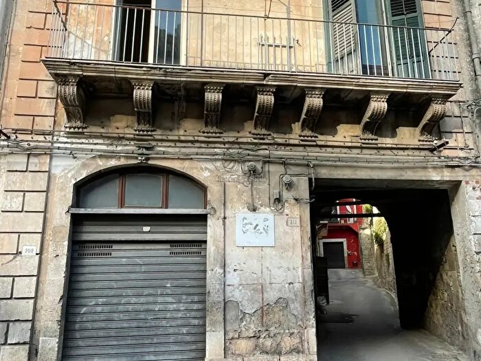 Casa quadrilocale in vendita in Via Tirella, Modica