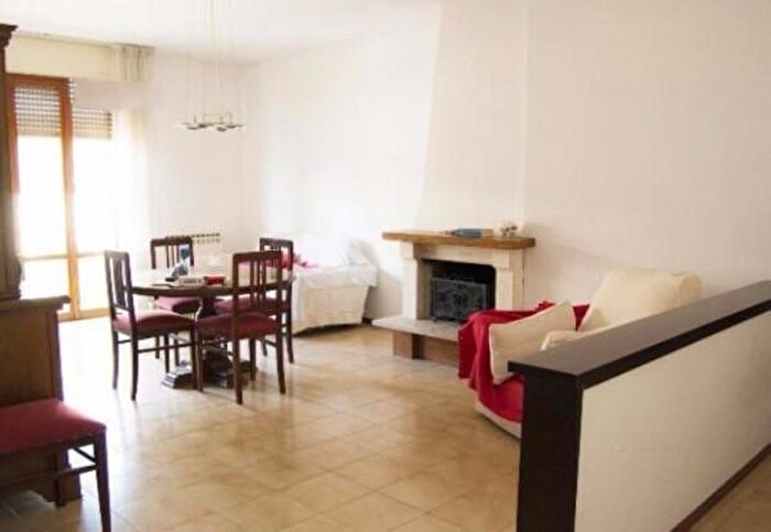 Appartamento con 6 locali in vendita in Via Antonio Gramsci, Castelbellino