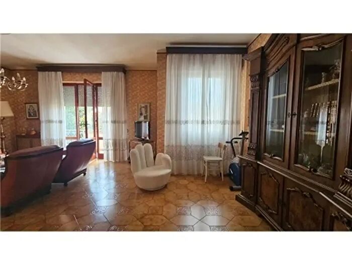 Casa con 7 locali in vendita in Vinci