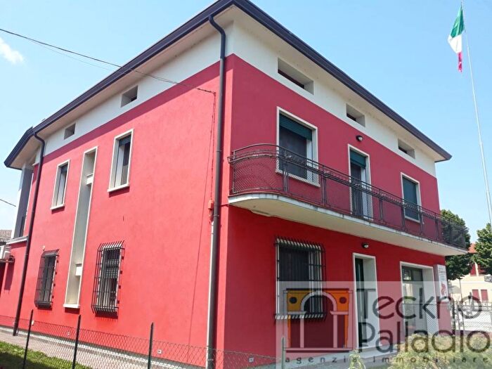 Casa con 6 locali in affitto in Centro, Grumolo delle Abbadesse