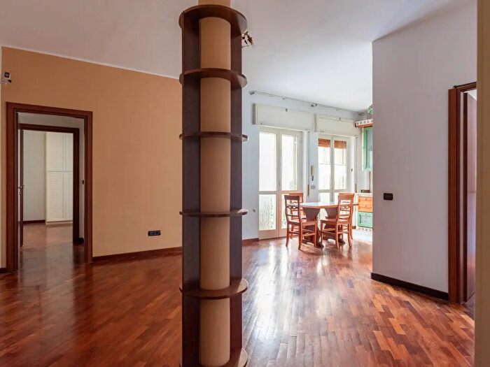 Appartamento trilocale in vendita in Via Gabriele Jannelli, Napoli