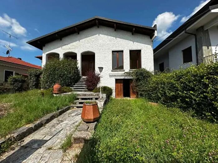 Casa con 6 locali in vendita in Viale Guglielmo Marconi, Gattinara