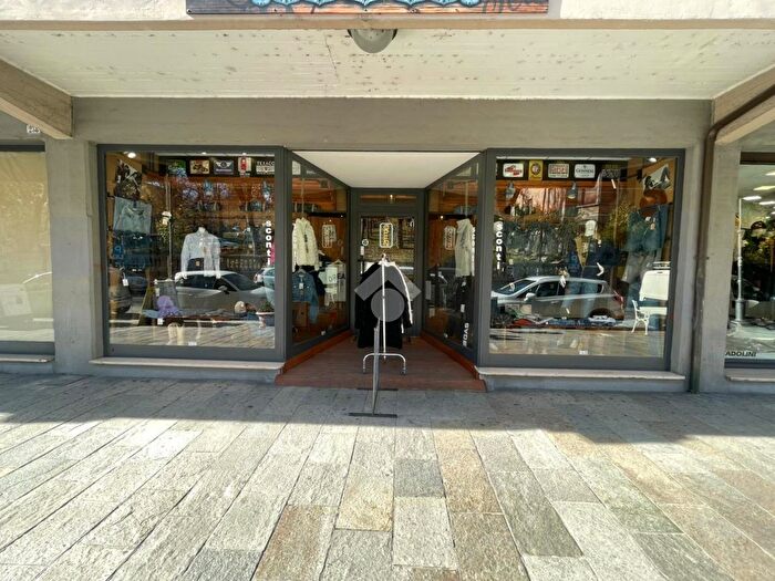 Appartamento trilocale in vendita in Via Giardini, Pavullo Nel Frignano