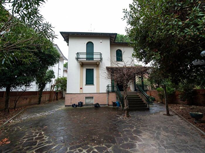 Casa con 5 locali in affitto in Viale Volturno, Centro, Cervia