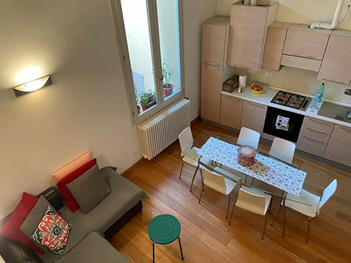 Appartamento trilocale in affitto in Via Drapperie, Bologna