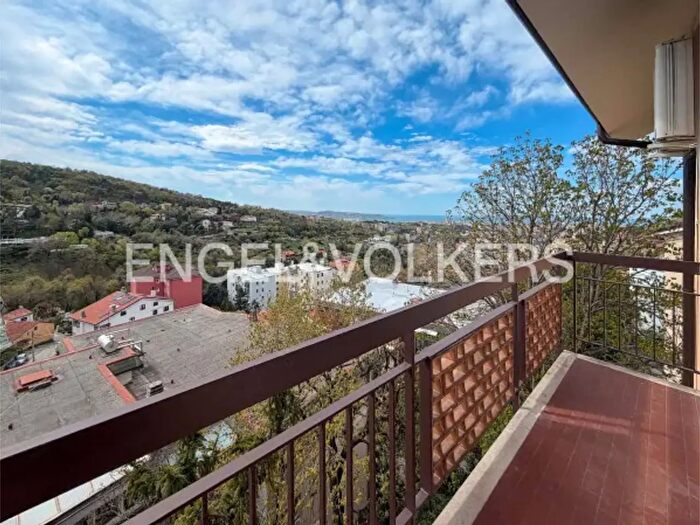 Appartamento con 5 locali in vendita in Via del Bergamino, Trieste