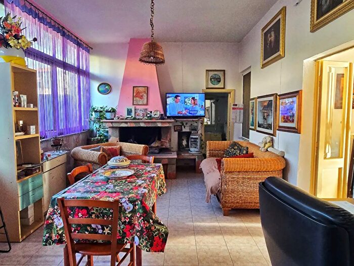 Appartamento con 8 locali in vendita in Via Cavour, Olmedo