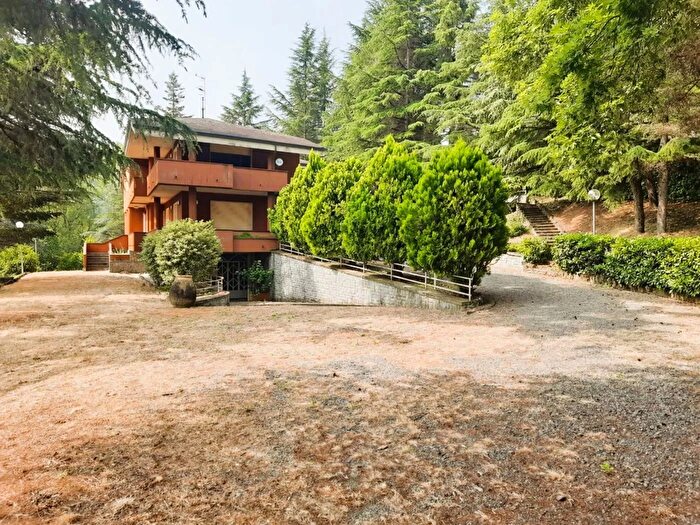 Casa con 5 locali in vendita in Molare