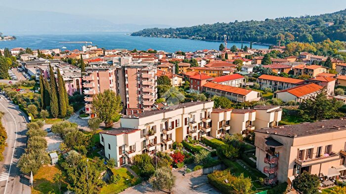 Casa quadrilocale in vendita in Via Maria Montessori, Salo