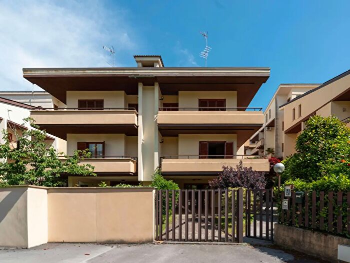 Casa con 9 locali in vendita in Via Fosse Ardeatine, Frosinone