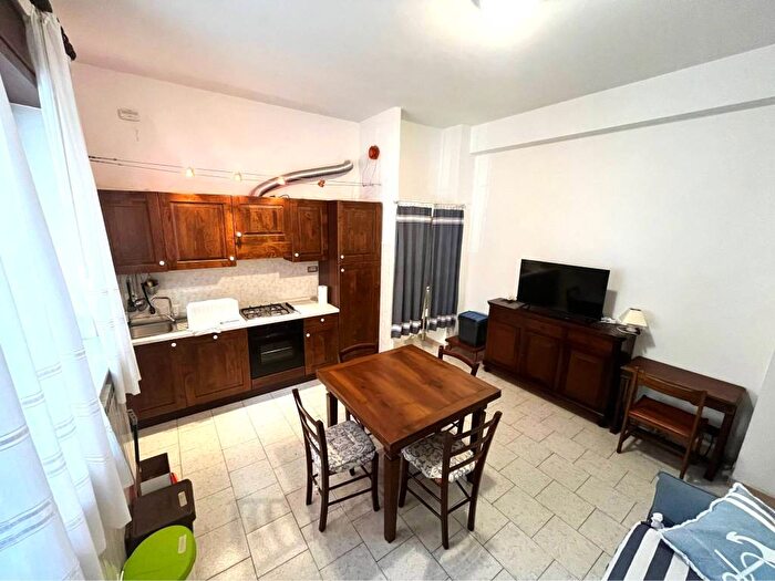 Appartamento trilocale in affitto in Via dei Siccardi, Centro, Albisola Superiore