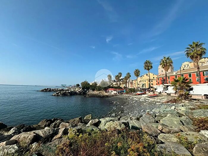 Appartamento trilocale in vendita in Lungomare di Pegli, Genova