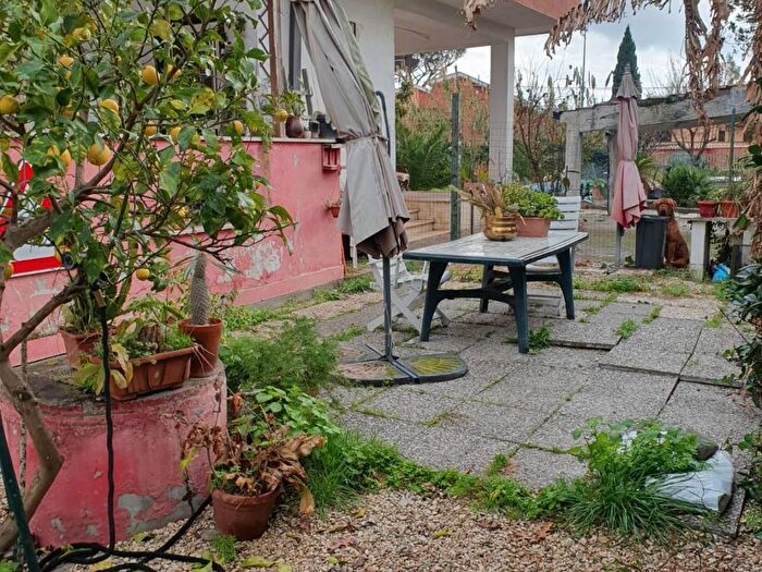 Appartamento trilocale in affitto in Via Canazei, Infernetto, Roma