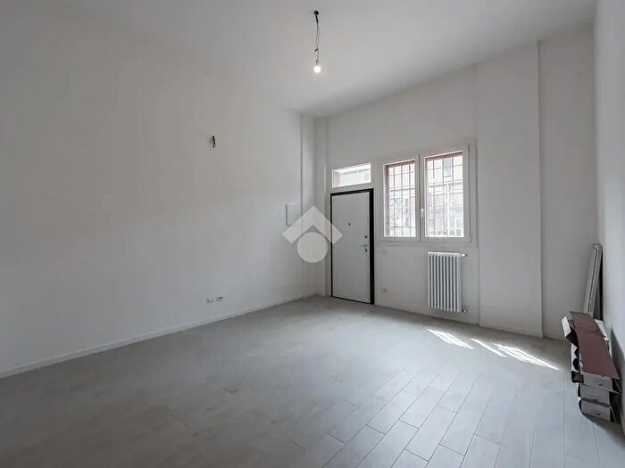 Appartamento trilocale in vendita in Via della Barca, Bologna